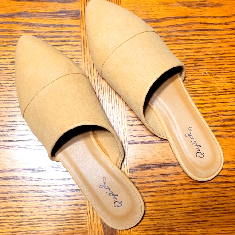 Cupid Sz 6 Tan Mules Slide On